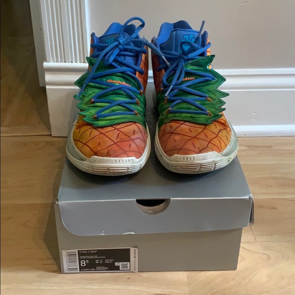 Kyrie 5 SBSP Sneakers